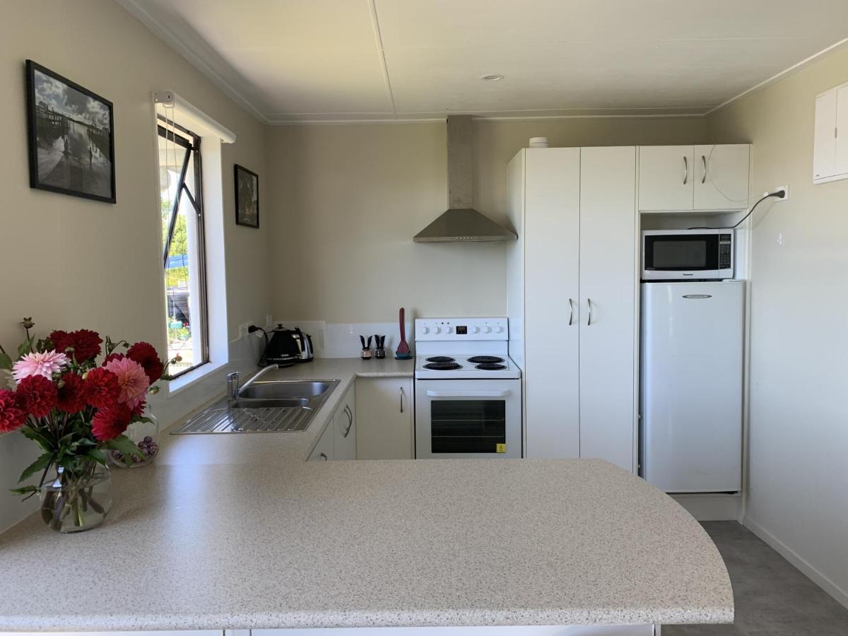 Peaceful Riverfront Cottage In Small Northland Town Te Kopuru Εξωτερικό φωτογραφία